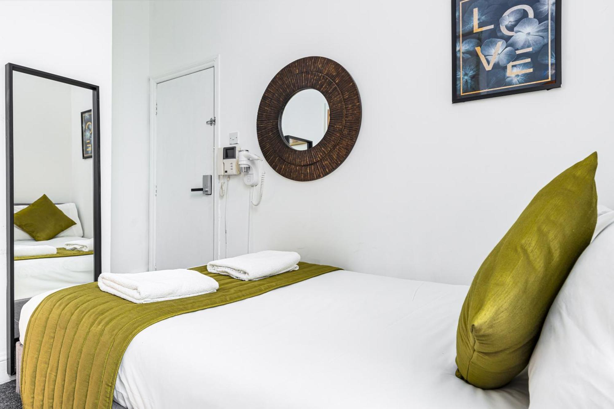 Ryam Suites Londra Cameră foto